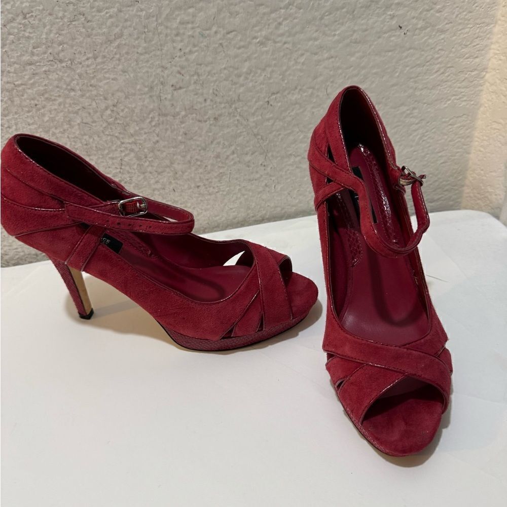 White House Black Market leather (suede) peep toe 3.75 inch heel pumps 8 M